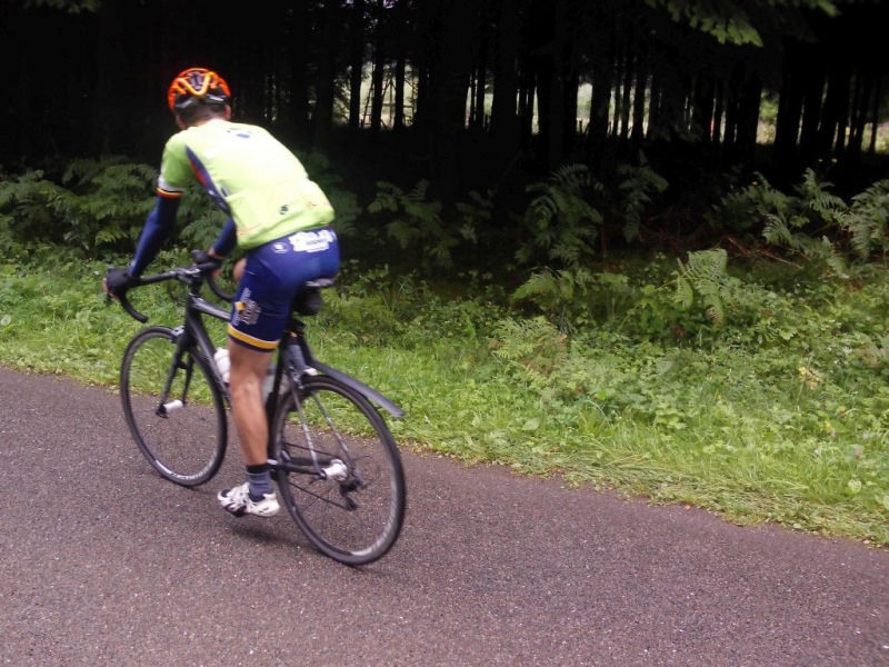 Warre Draait Toerkes
Warre gaat niet van de fiets, maar draait wat toerkes. Om de benen in beweging te houden zeker?
