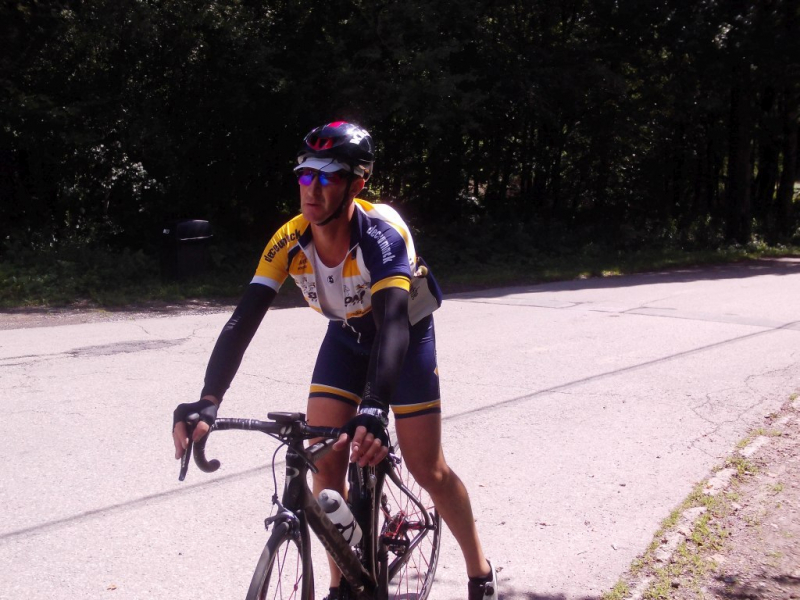 Woens Bijna Boven Op Rossier
Bijna boven want de eigenlijke top is nog enkele honderden meters naar rechts, maar het parcours gaat hier links
