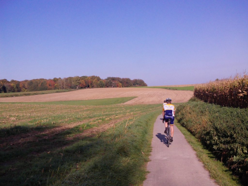 Veldweg Neerijse 5
De schitterende zomerse zon maakte er een fun-ride van.
