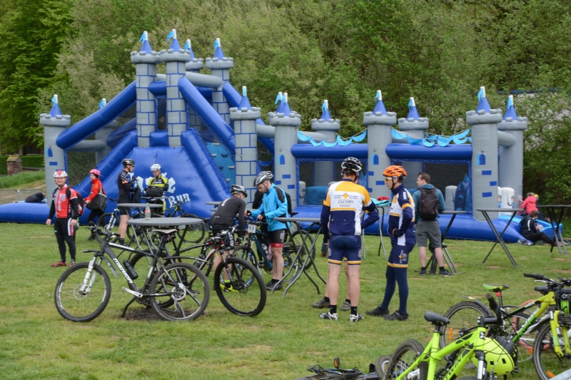 Eerste Nissorappers komen aan
Wachten op de rest
