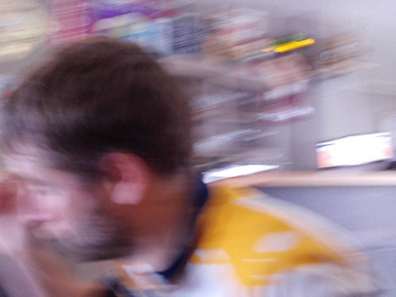 Joeri 1 - Poging Mols 1
De Joeri ging ook eens wat foto's trekken. Eerst probeert hij dat met de Mols. Maar hij maakt 2 fouten: de Mols die zit (nooit) niet stil, en de Joeri beweegt terwijl hij trekt.
