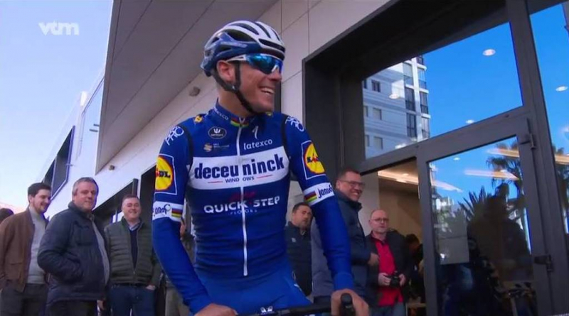 Herman met Deceuninck.Quickstep op stage
